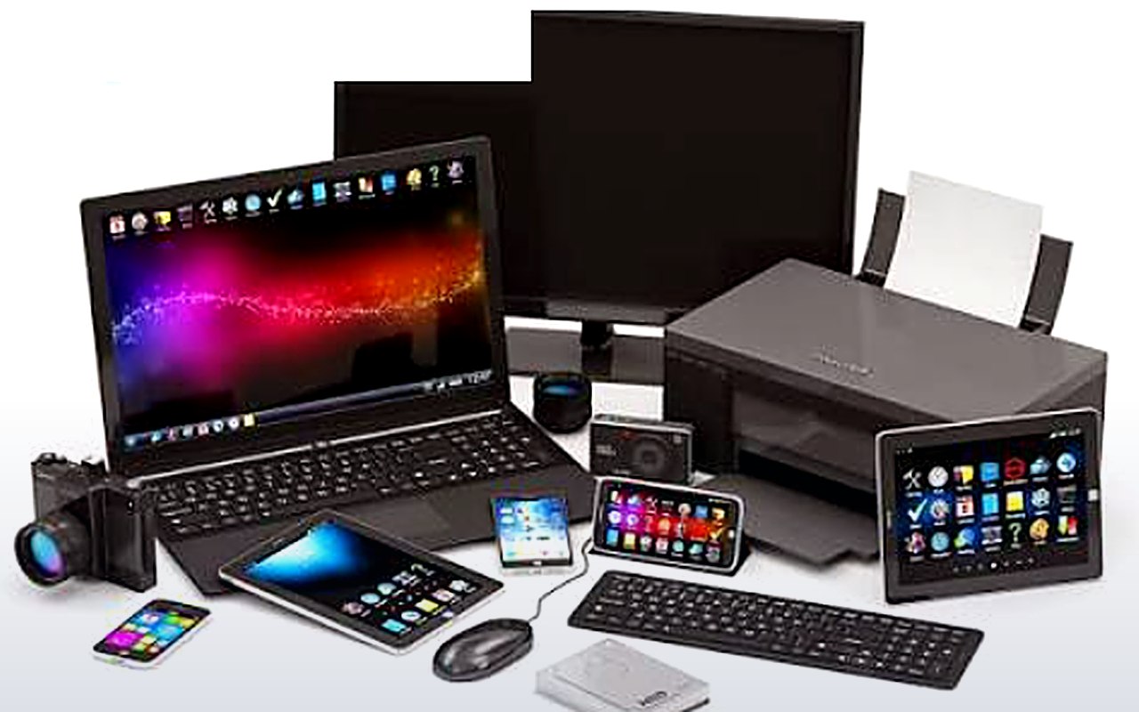 Conjunto de equipamento informático: portátil, monitor, impressora, câmara e tablets